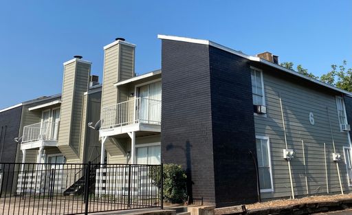 2 Bedroom 2 Bath Apartment Spotlight – photo 1
