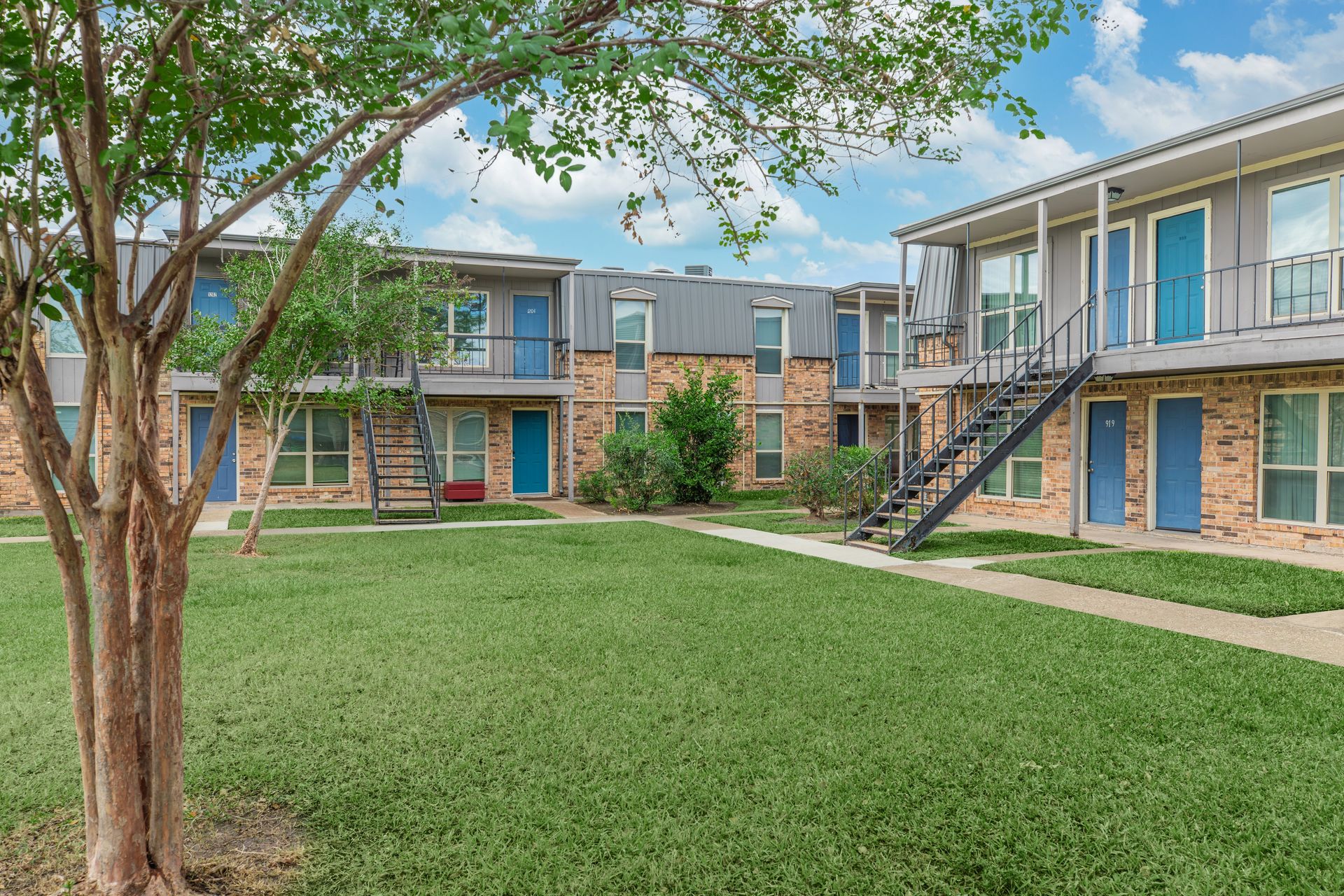 Houston Apartment: 670 Maxey Road
