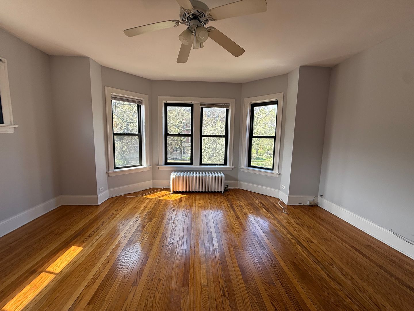 Evanston Apartment: 2129 Ridge Ave