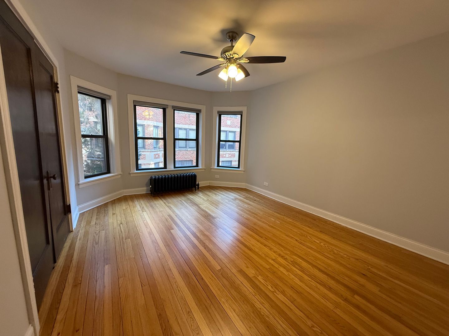 Evanston Apartment: 2121 Ridge Ave