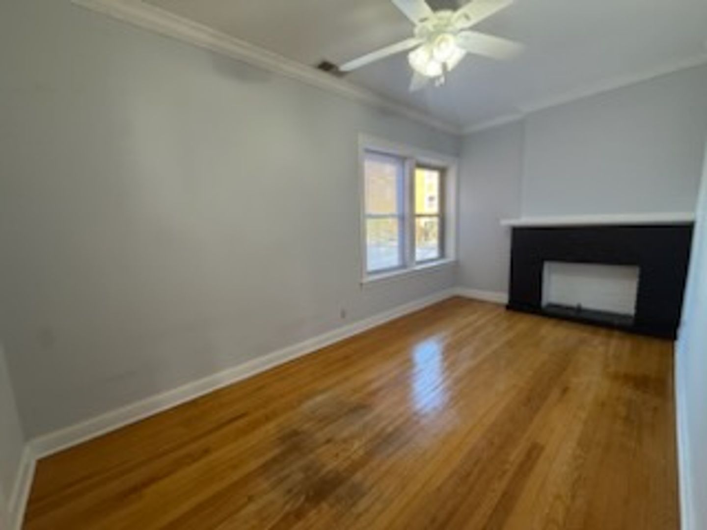 Evanston Apartment: 2247 Ridge Ave