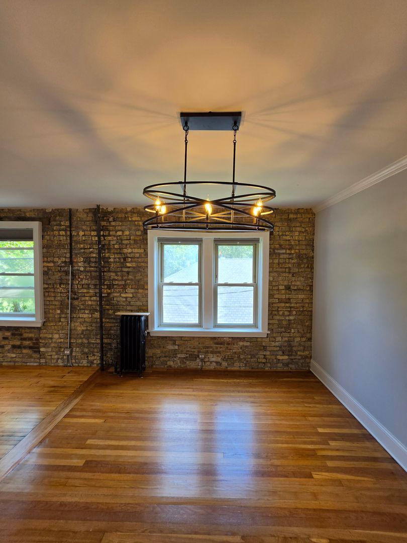 Evanston Apartment: 2247 Ridge Ave