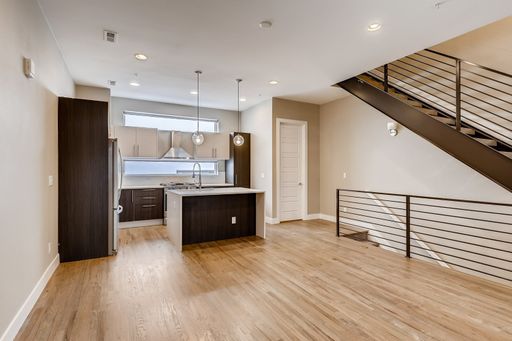 Modern 2 Bed + Office Townhome – photo 1