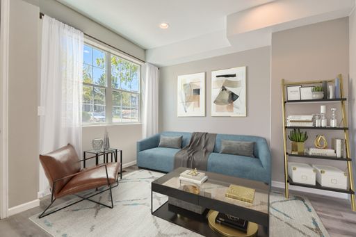 Lovely Townhome near Edgewater with Bonus Space – photo 1