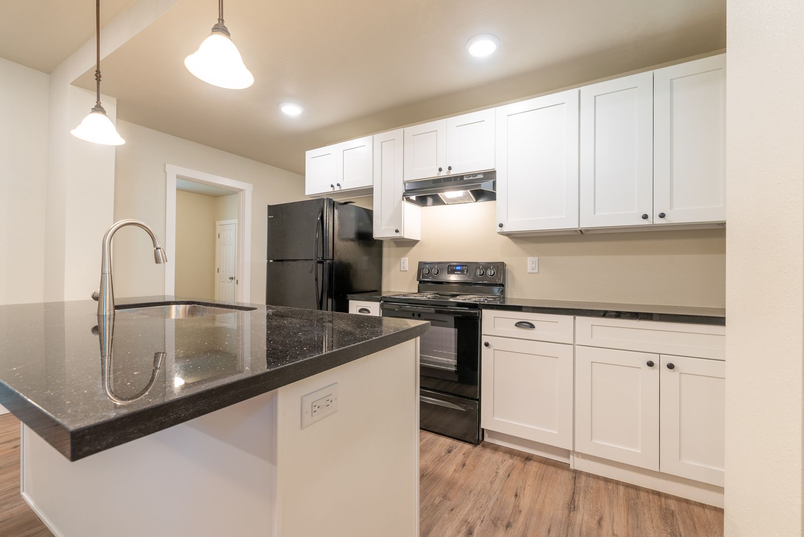 Springfield Apartment: 744 S Main Ave