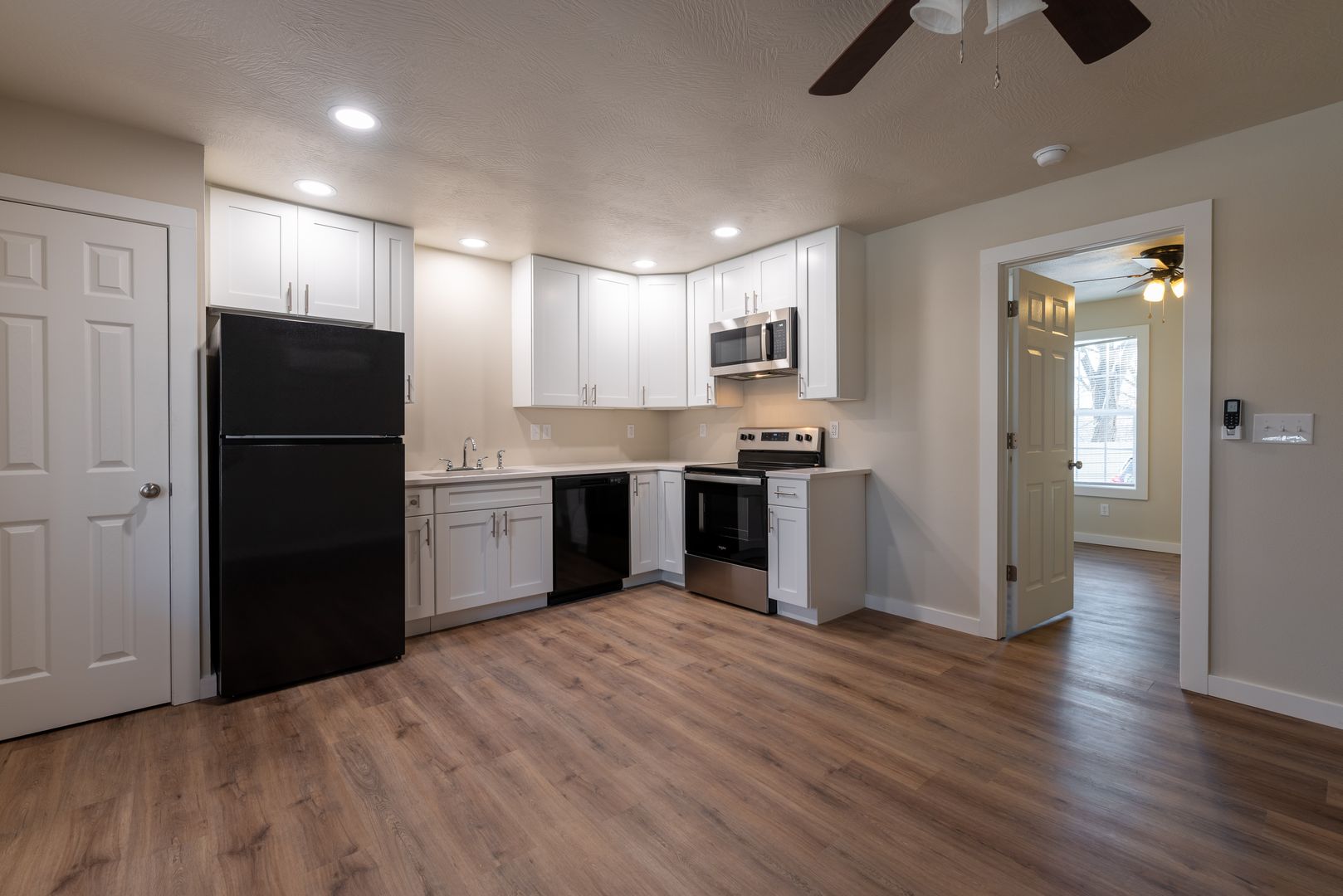 Springfield Apartment: 613 W Madison St