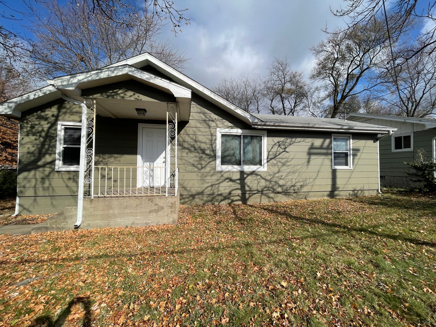 Springfield House: 2605 E Division St