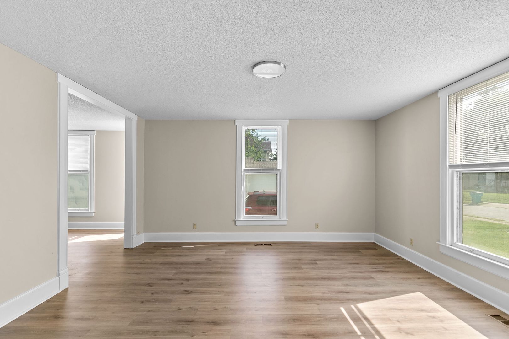 732 S. Main Ave 6 of 12