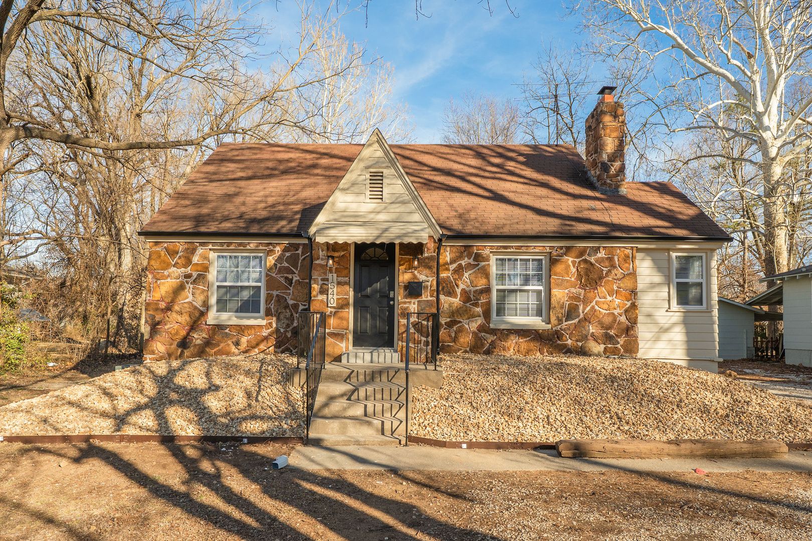 Springfield House: 1540 S Campbell Ave