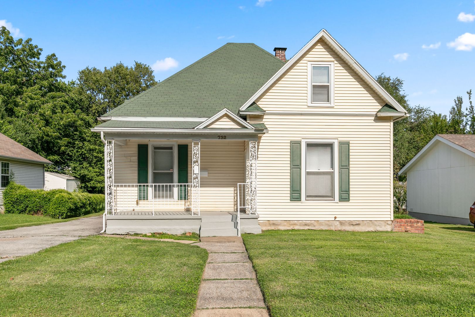 Springfield House: 732 S Main Ave