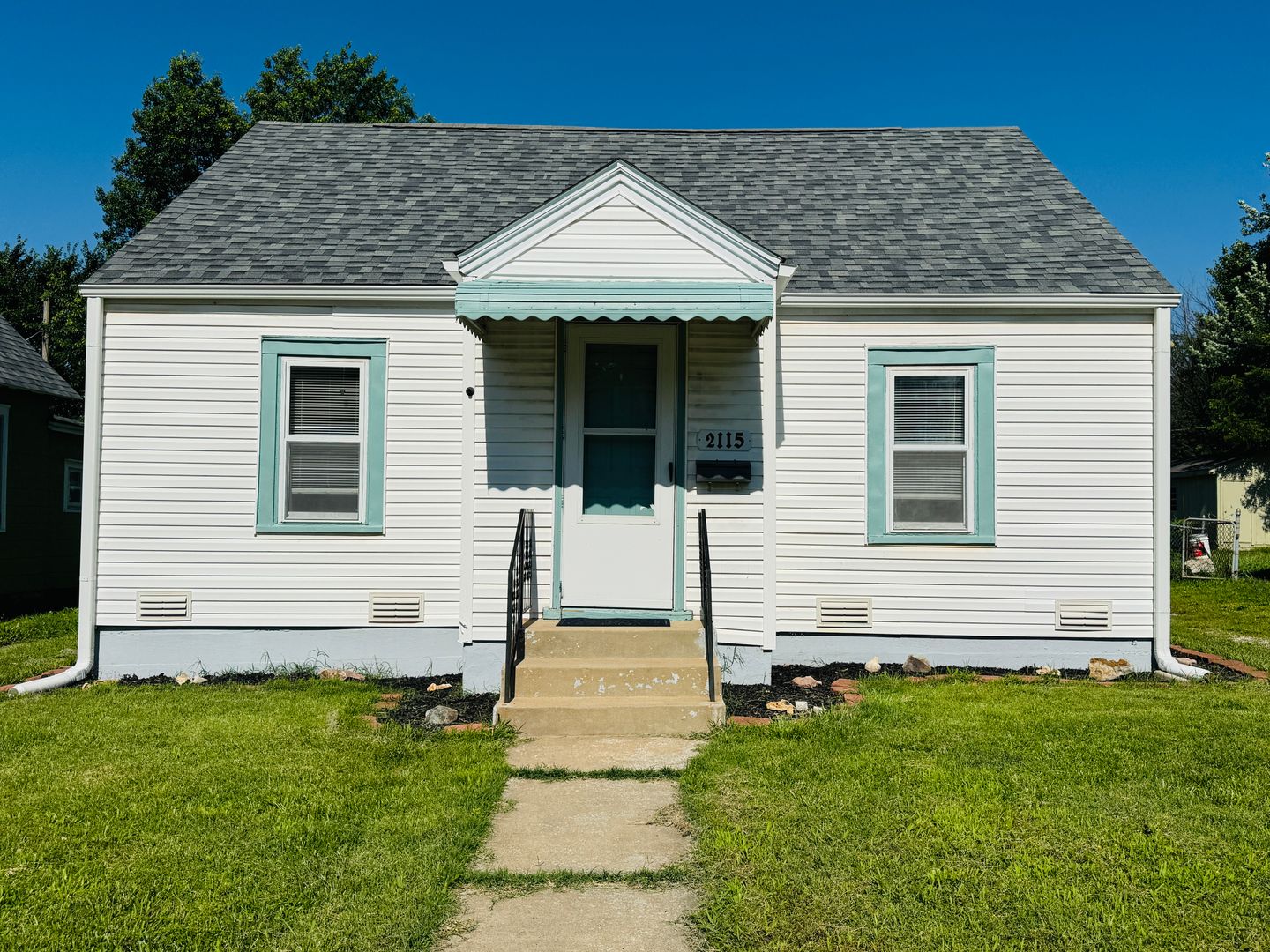 Springfield House: 2115 N Weller Ave
