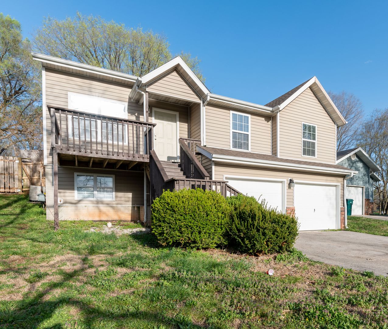 Springfield House: 1156 S Grant Ave
