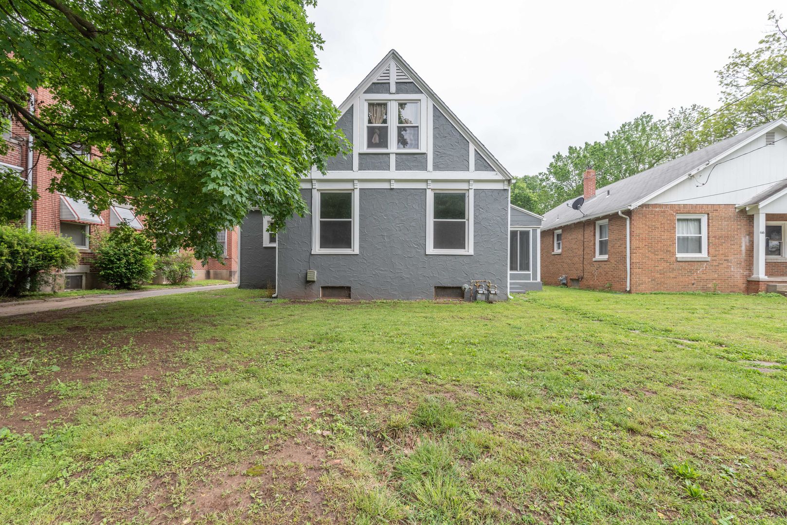 Springfield Apartment: 610 W State St