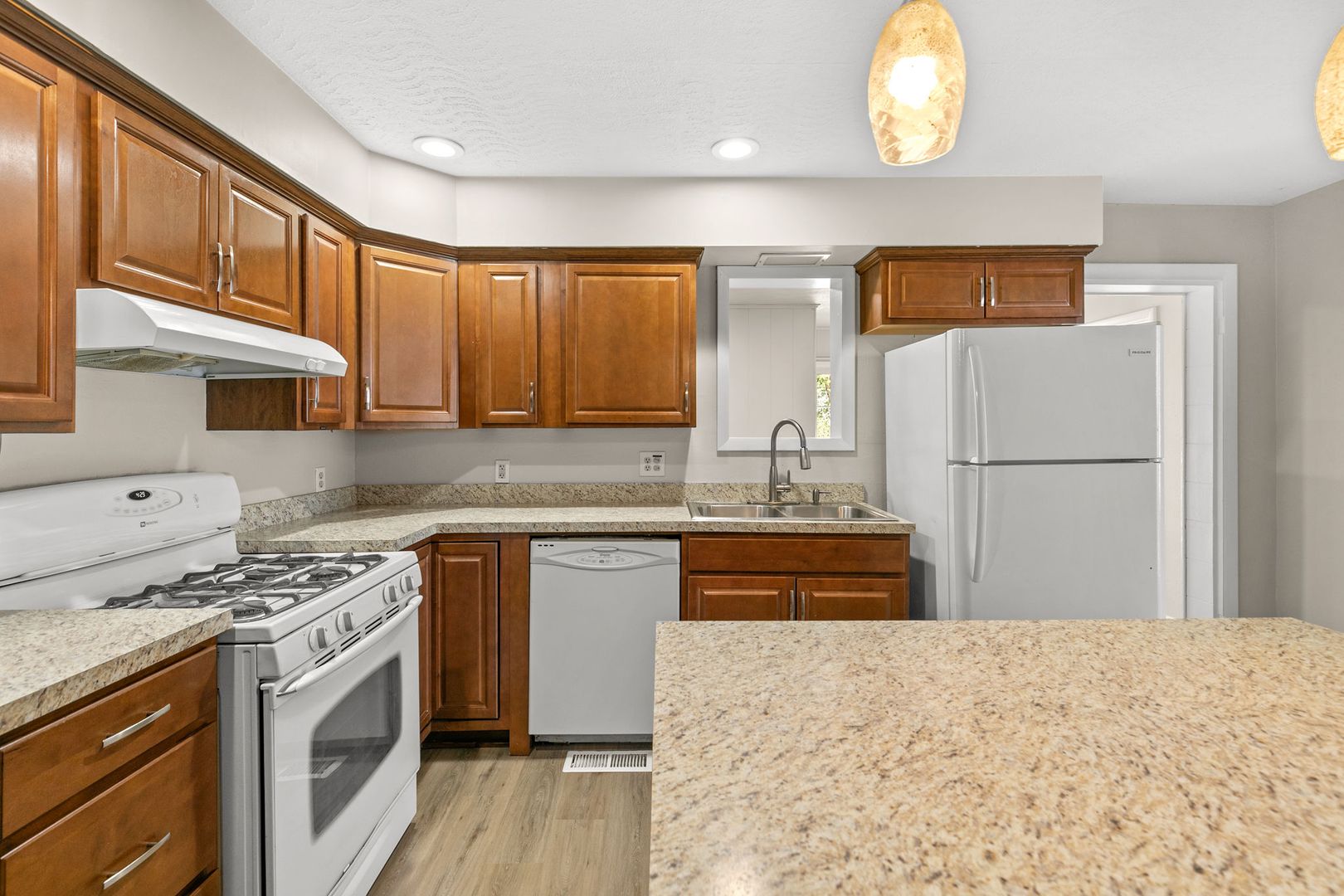 732 S Main Ave 12 of 12