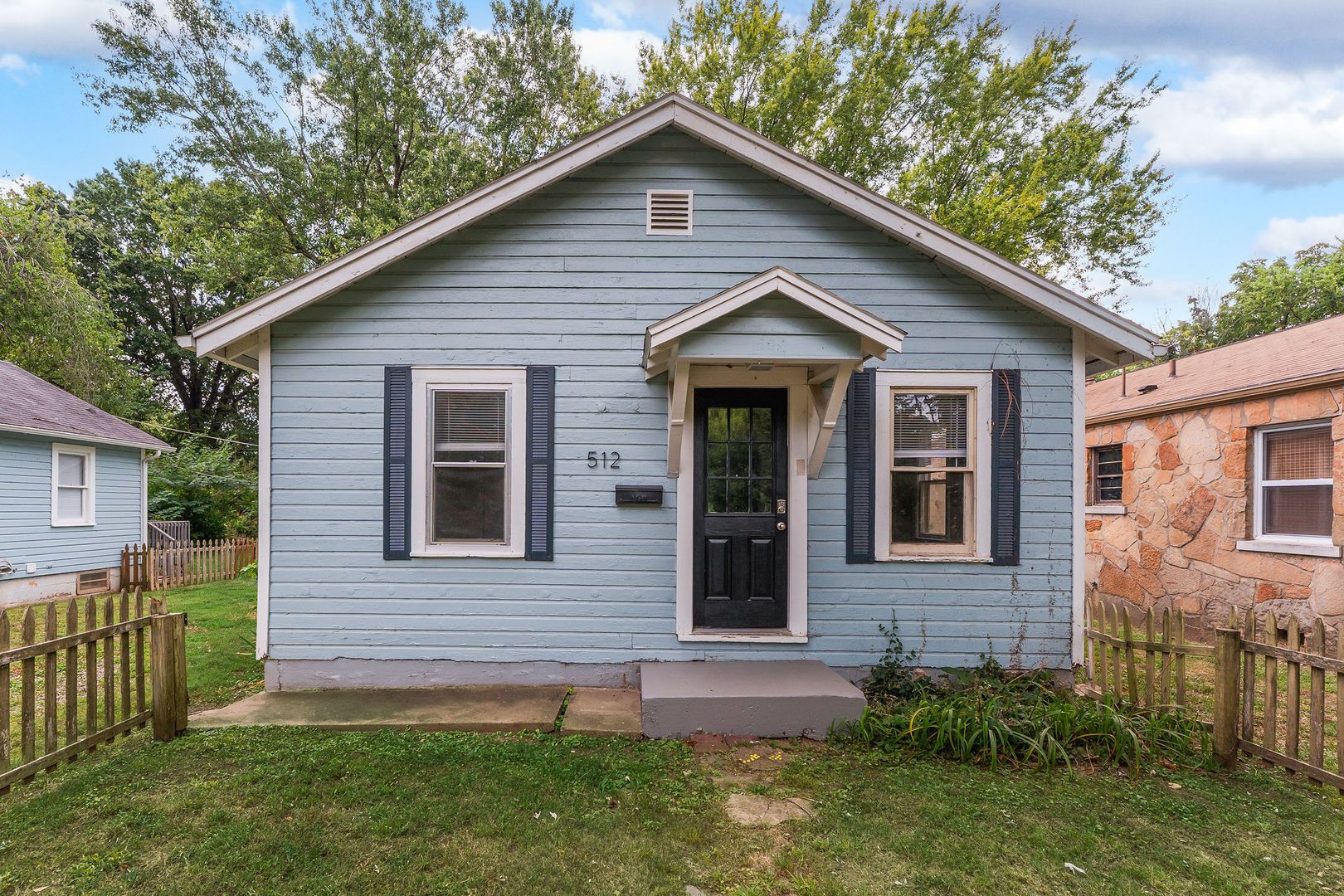 Springfield House: 512 E Cozy St