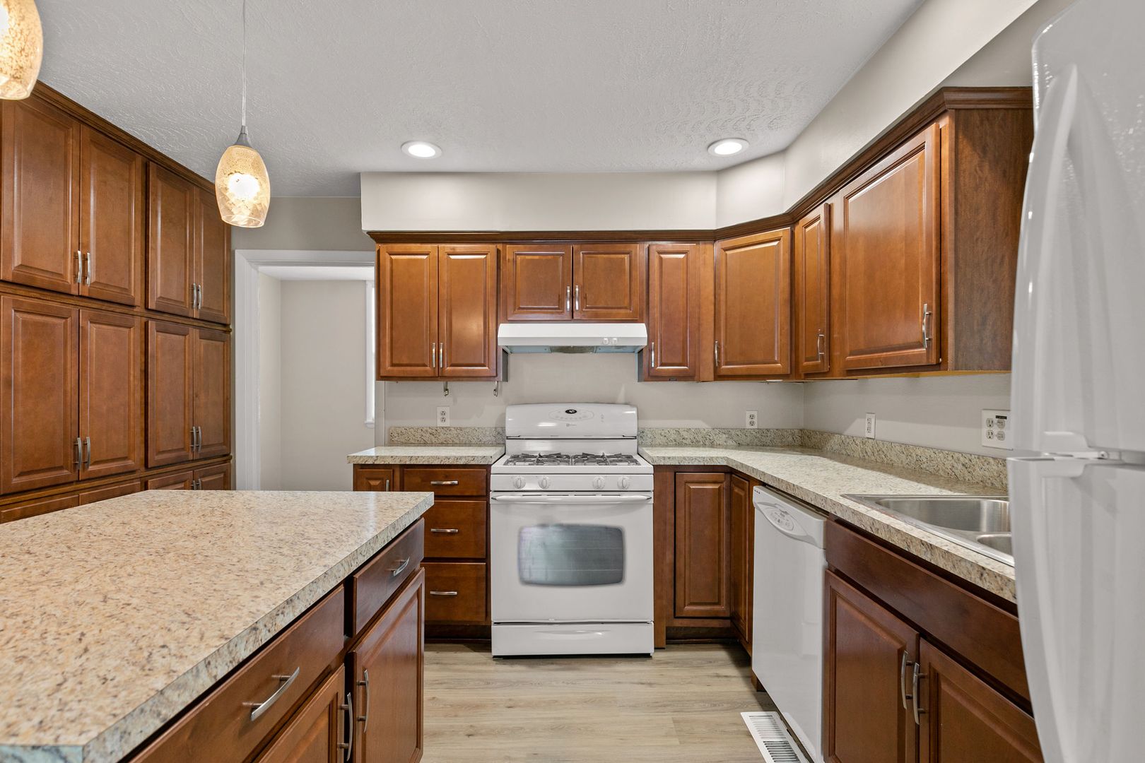 732 S Main Ave 10 of 12