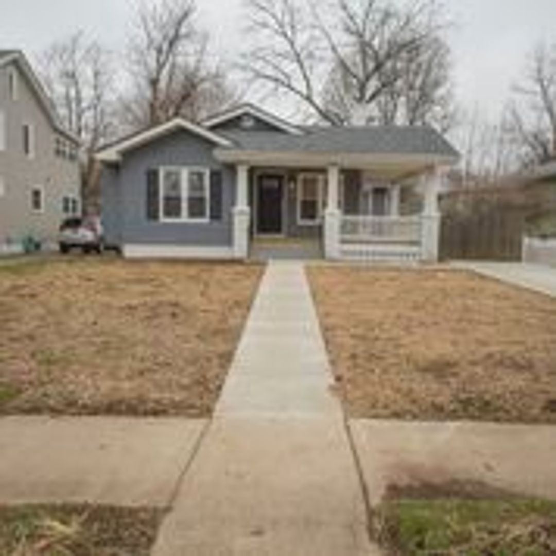 Springfield House: 1077 S Roanoke Ave