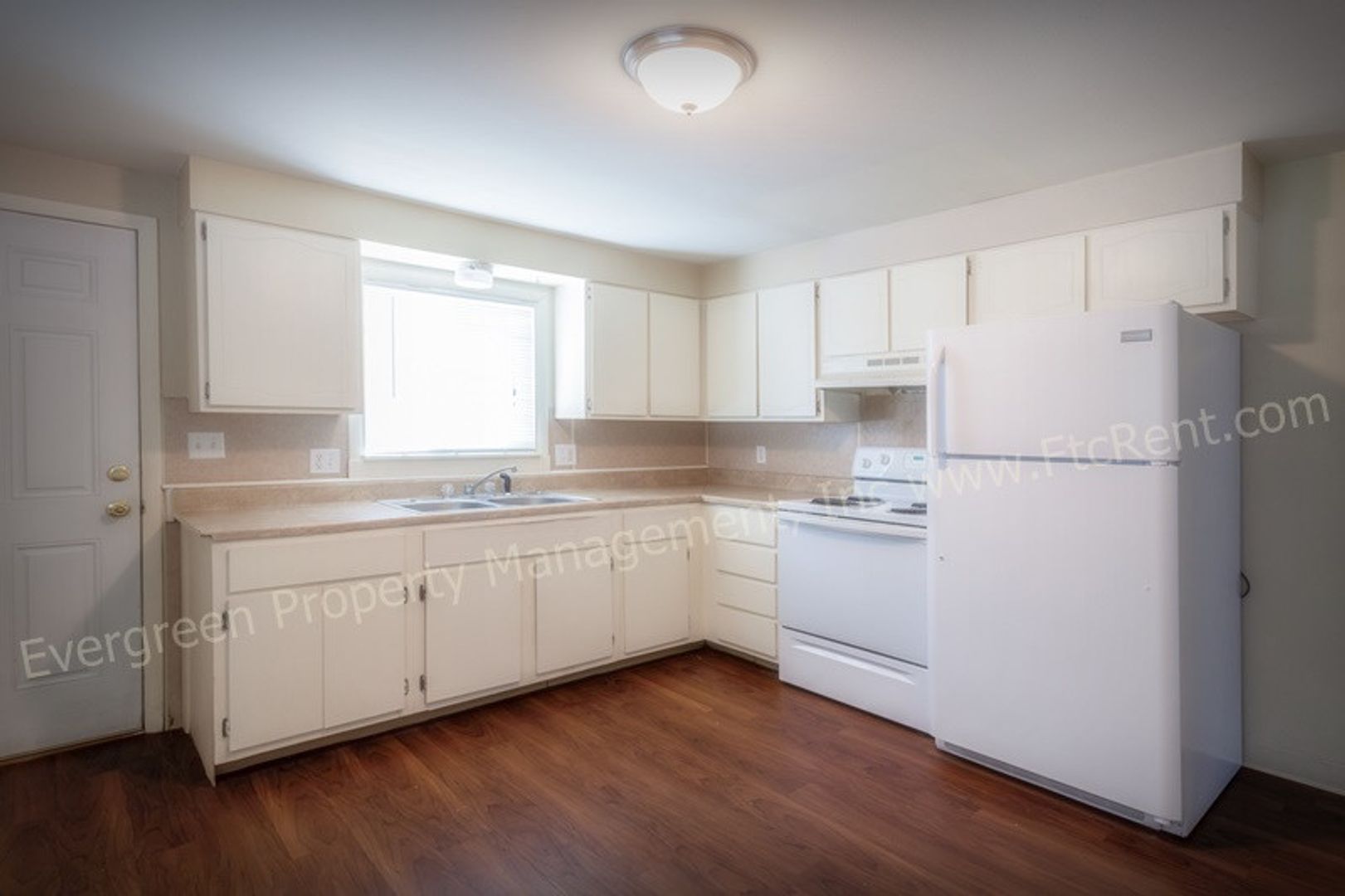 Evans Apartment: 3006 Sunset Drive