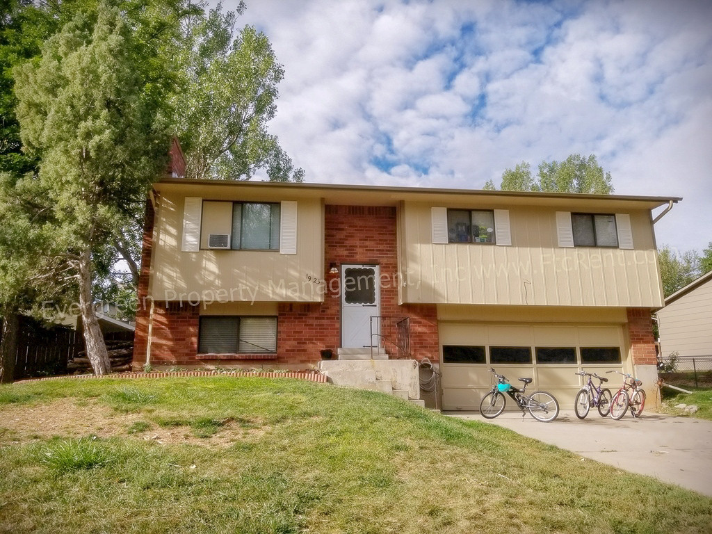 Fort Collins House: 1925 Leicester Way
