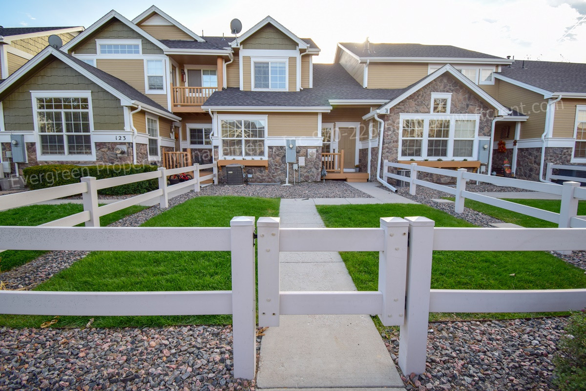 Windsor Townhome: 127 Bayside Circle