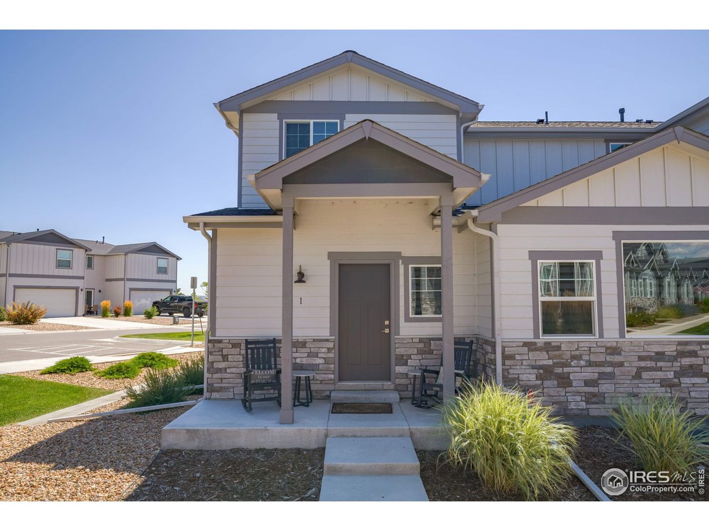 Windsor Townhome: 294 E Chestnut St 1