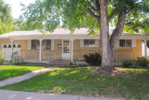 Beautiful 4 Bedroom with Hardwood Floors! – photo 1