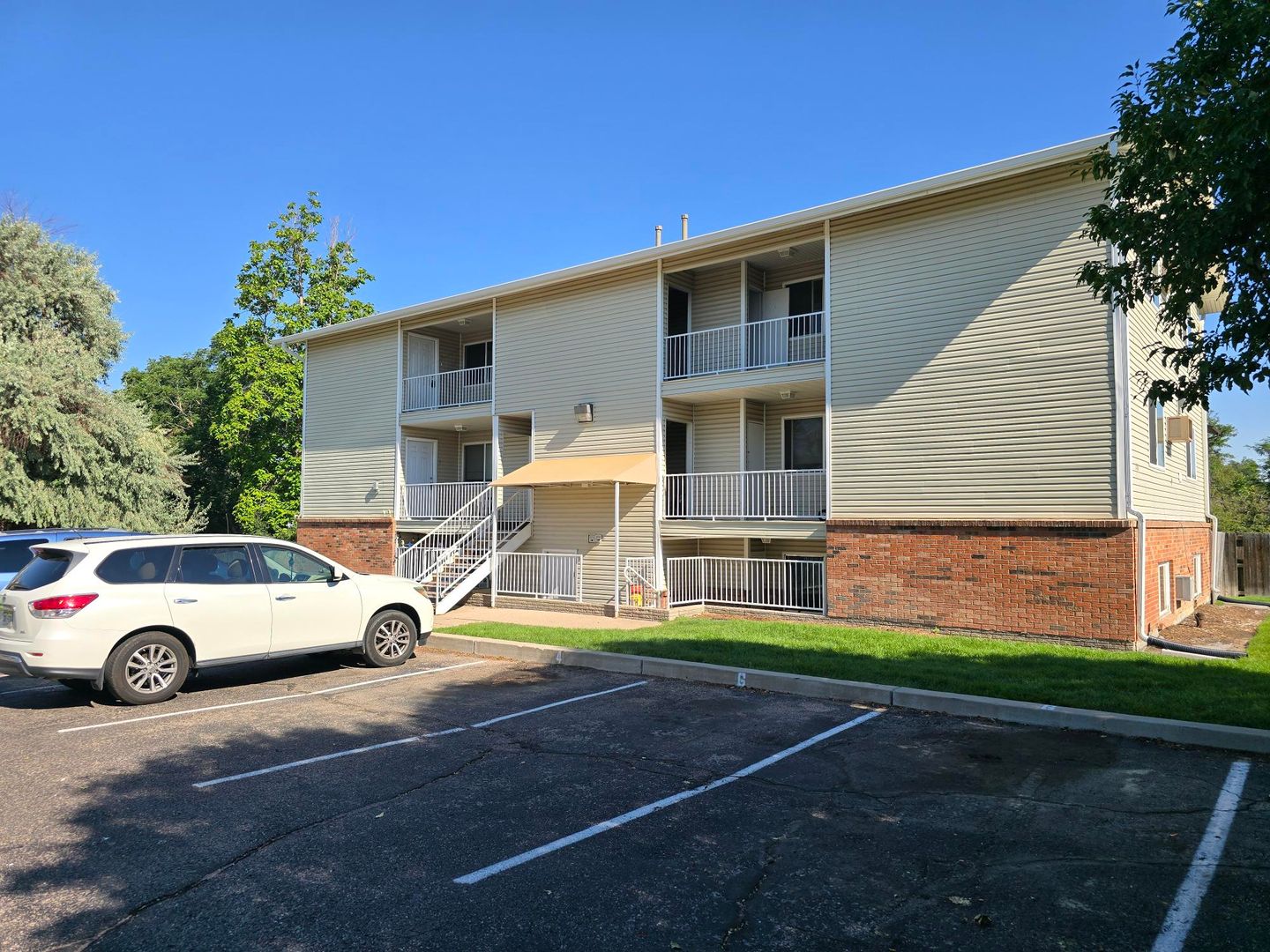 Greeley Apartment: 2153 27th Ave. Ct.