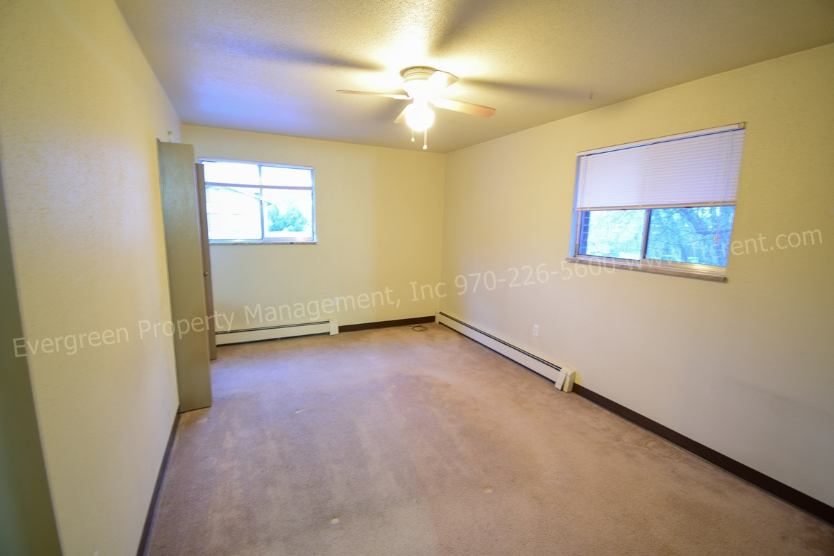 Fort Collins Apartment: 927 James Ct.