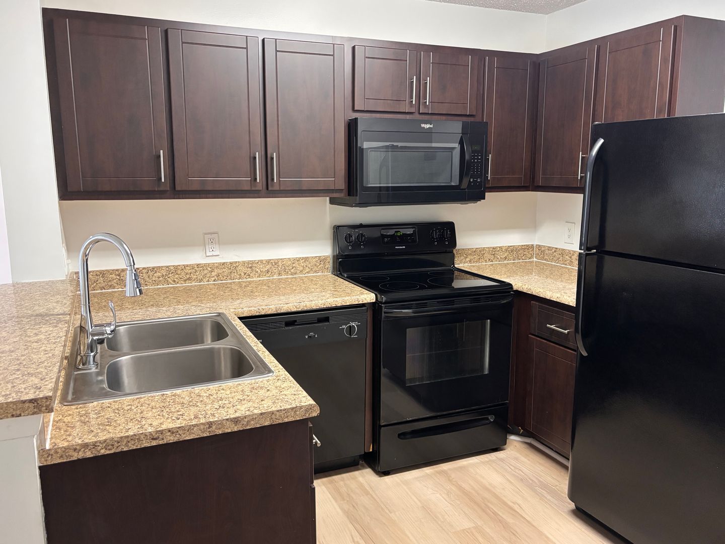 Savannah Place Apartments 1 of 11