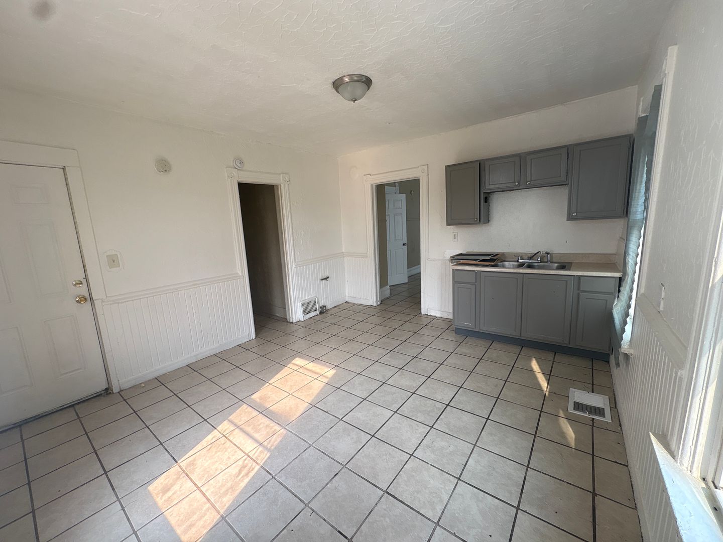 Milwaukee Apartment: 2145 N 29th St.