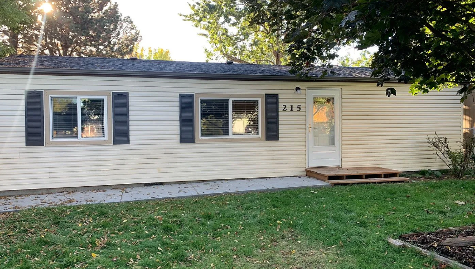 Garden City House: 215 E. 48th St.