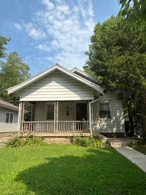 Five Bedroom House Near Campus – photo 1