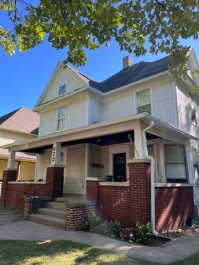 Huge Five Bedroom House Steps from Campus – photo 1