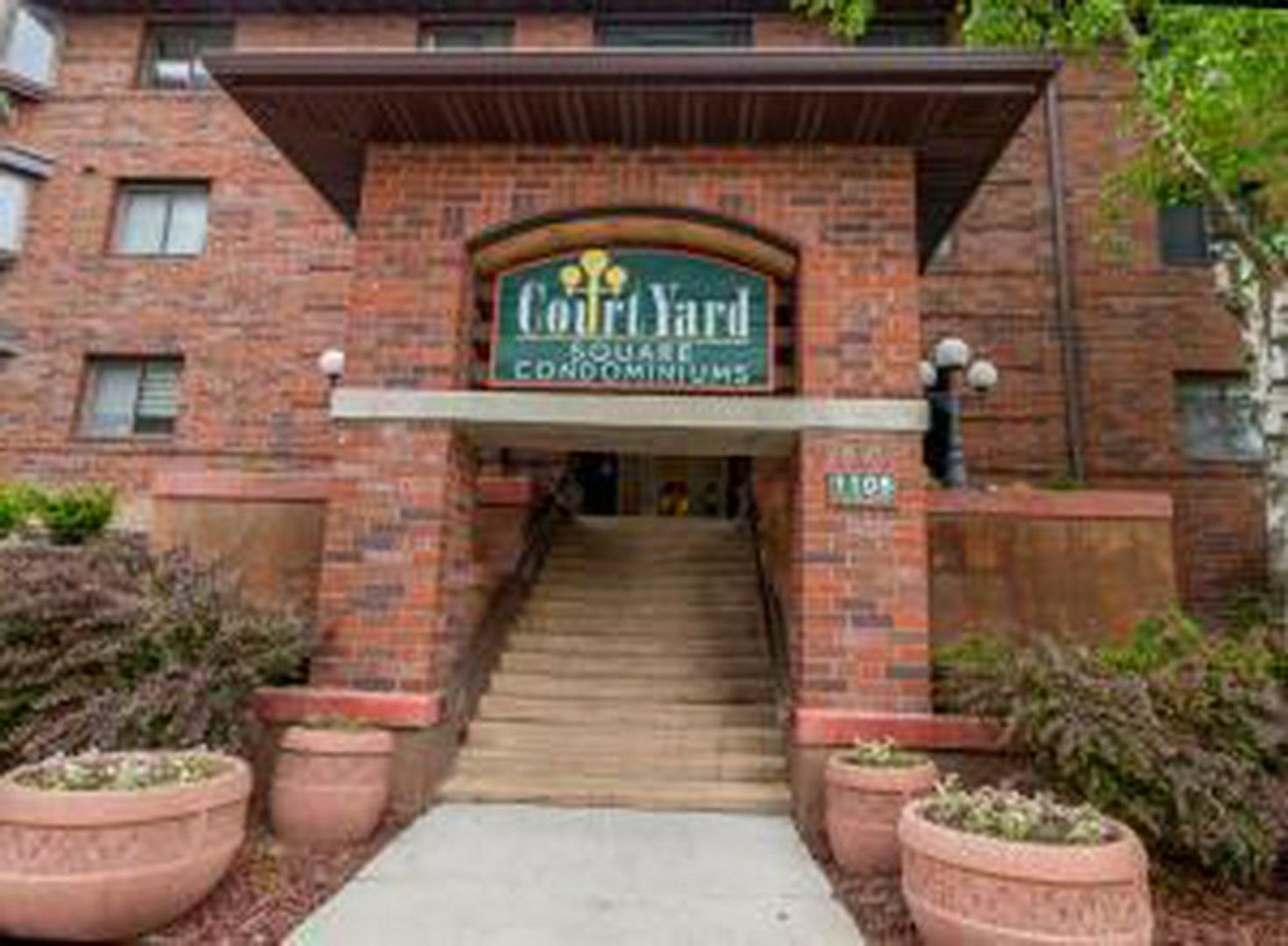 Milwaukee House: 1108 N Milwaukee St