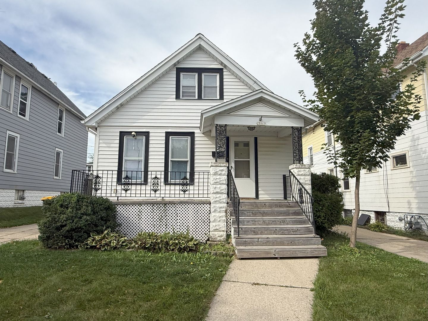 West Allis House: 2061 S 83rd St