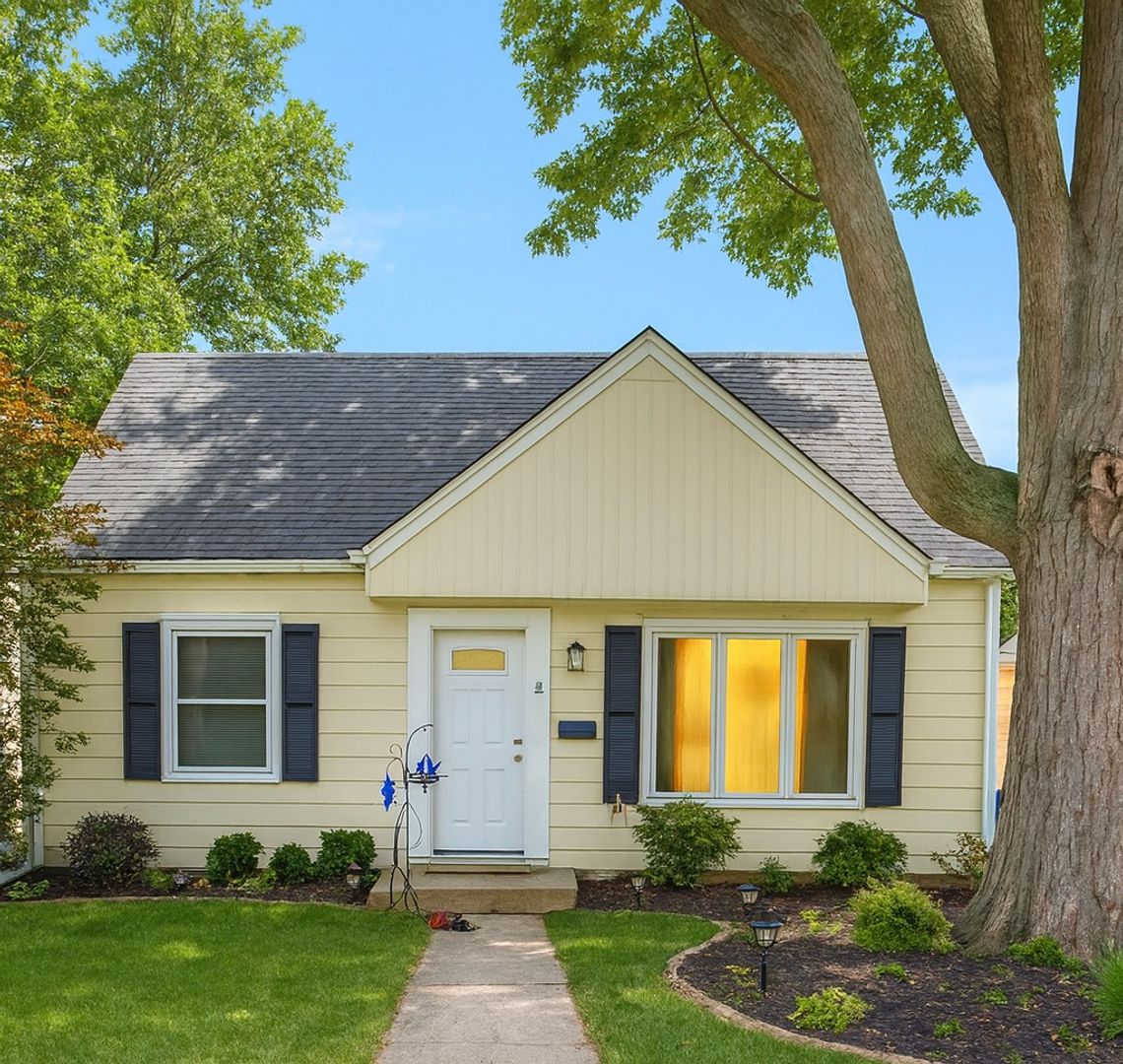 Milwaukee House: 300 N 90th St