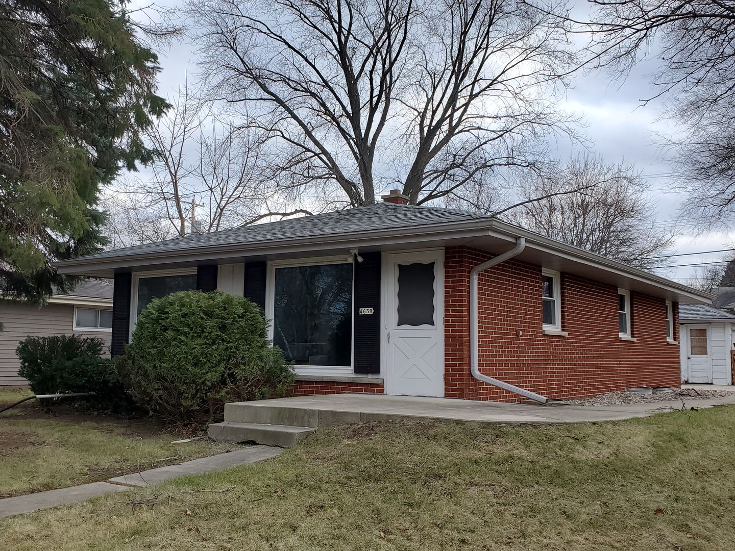 Brown Deer House: 4639 W Parkland Ave
