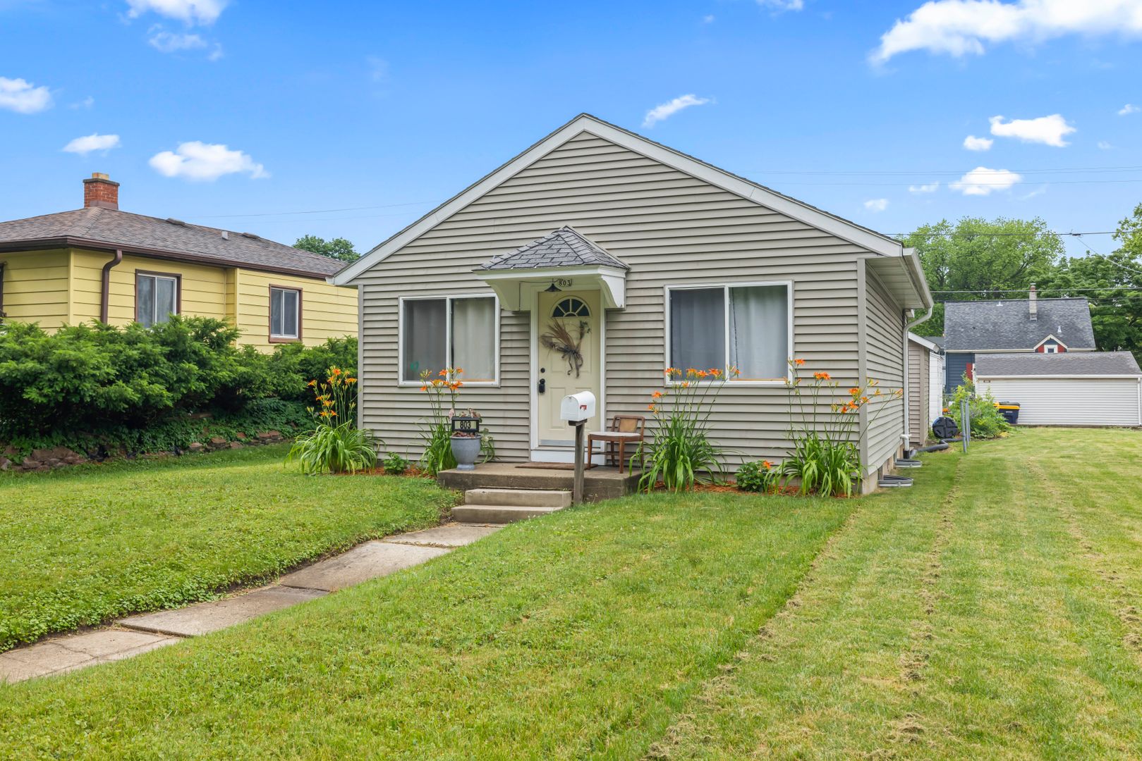 West Allis House: 803 S 101st St