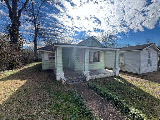 Adorable 3-Bedroom Home with Front Porch / Pet-Friendly / Available Now! – photo 1