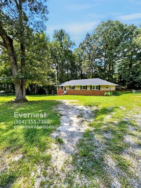Charming 2-Bedroom Duplex in a Convenient Location / No Pets Allowed / Vouchers Accepted / Coming Soon!
