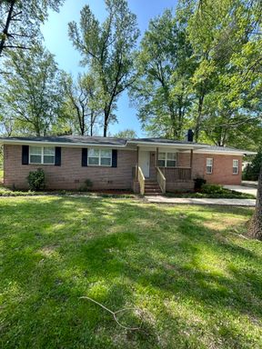 3 Bed & 2 Bath House in Birmingham / Pet-Friendly / Available Now! – photo 1