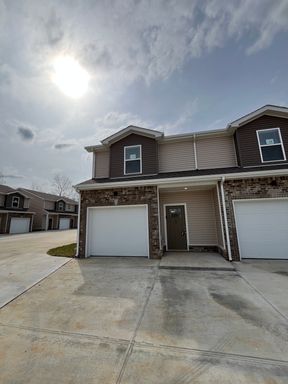 Charming 2-Bedroom Townhome with Modern Comforts / Pet-Friendly / Coming Soon!/ Half month off 2nd full month! – photo 1