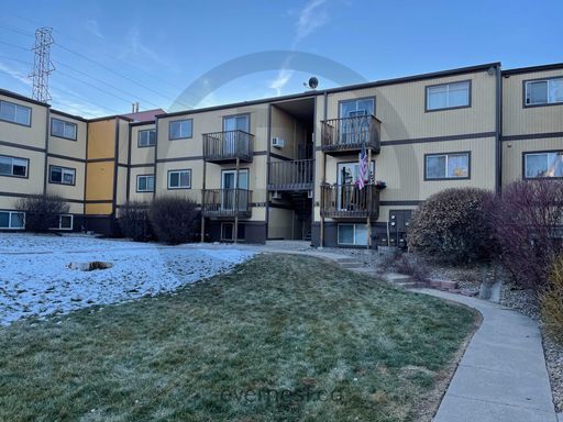 Charming 2 Bed & 1 Bath Condo in Golden / Available December 18!