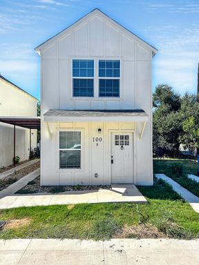 Lovely 3-Bedroom Home in a Great Location / Pet-Friendly / Available Now!