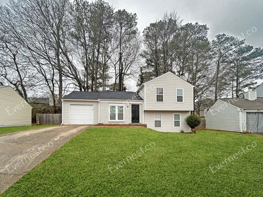 Charming 3-Bedroom Home in Stone Mountain with Great Space / Pet-Friendly / Available Now – photo 1