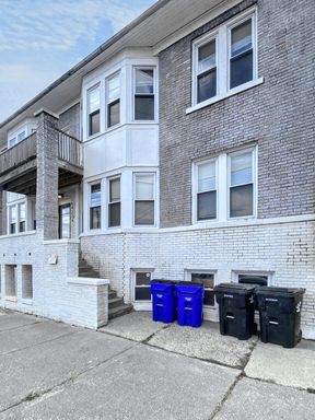 Lovely 2-Bedroom Apartment Just Minutes from Detroit Hotspots / Pet-Friendly / Available Now! – photo 1