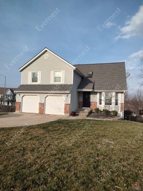 4 Bed & 2.5 Bath House in Olathe / Pet-Friendly / Section 8 Accepted / Available Now! – photo 1
