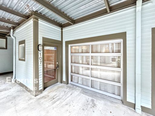 Modern 1-Bedroom Condo with Prime Location / Pet-Friendly / Available Now! – photo 1