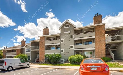 1 bedroom with 2nd private bedroom in loft area. Condo in Littleton / Available now! – photo 1