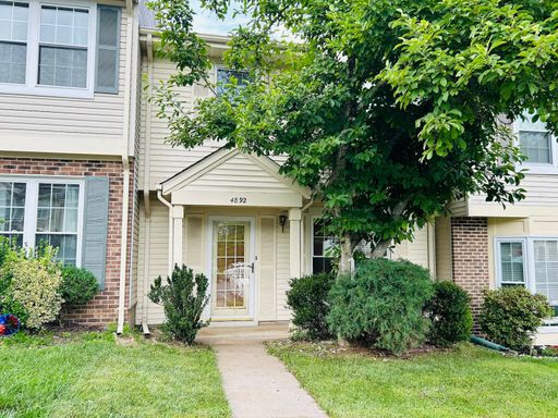 Charming Townhouse 3 beds & 2.5 baths / COMING SOON!